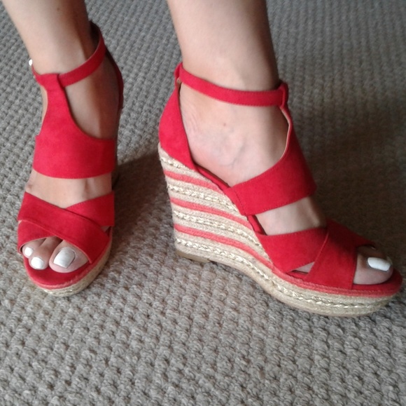 nine west red wedges